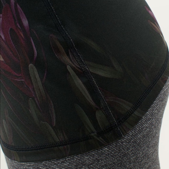 Lululemon Atma Tank in
Midnight Iris Multi / Black
Size 6. Pristine Condition. - Picture 7 of 8